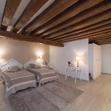 Savoia E Jolanda * Venezia