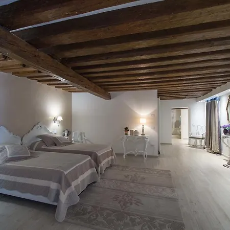 Savoia E Jolanda البندقية