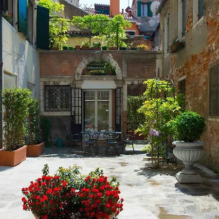 Savoia E Jolanda Benátky