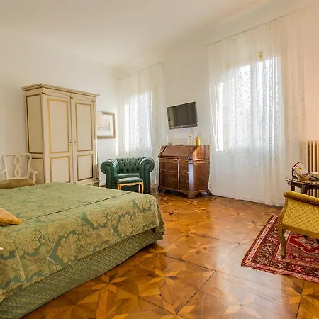 Savoia E Jolanda البندقية